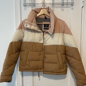 Abercrombie & Fitch Cropped lightweight puff jacket